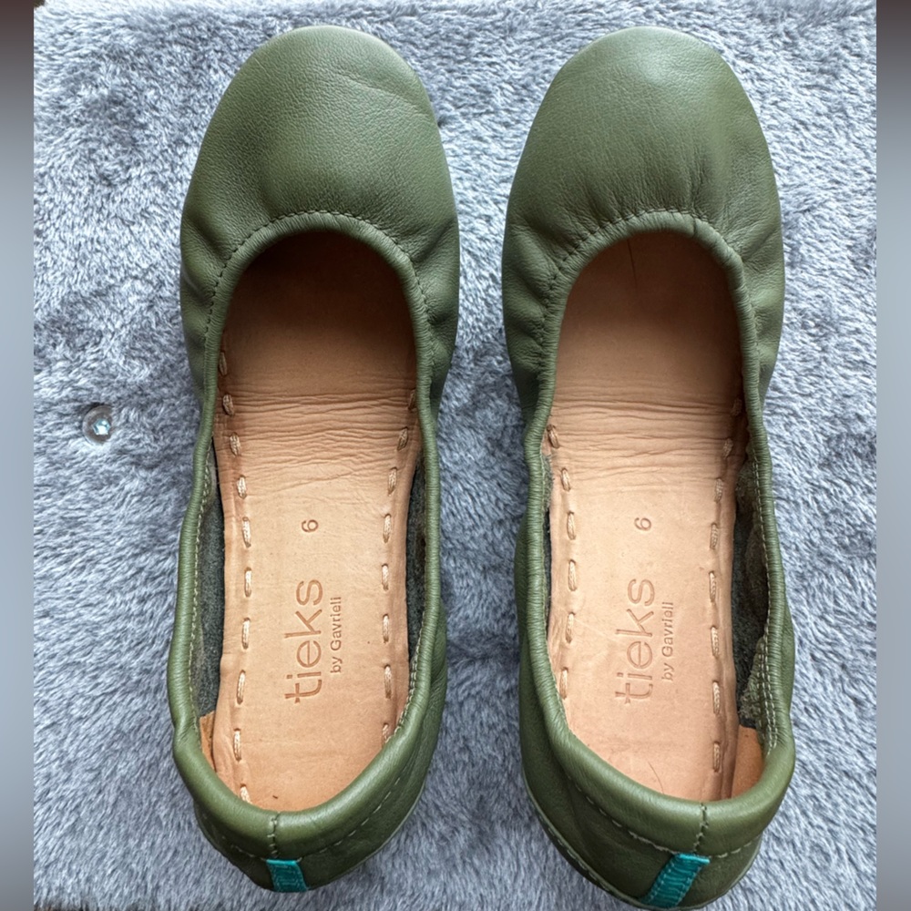 Size 6 Olive Tieks